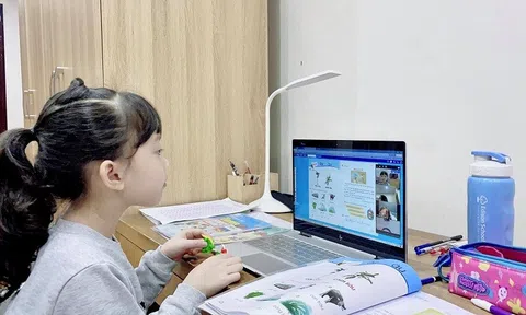 Học sinh lớp 1, lớp 2 học trực tuyến ra sao?