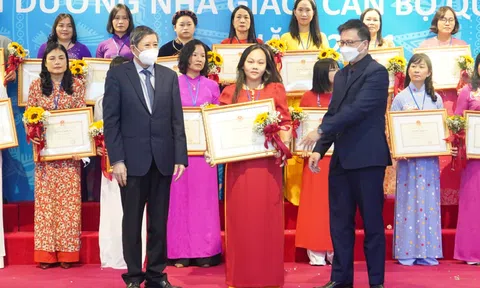 Chuyện đỡ đầu, nhận chăm sóc học sinh nghèo của cô Vy