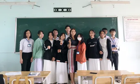 ĐBQH Nàng Xô Vi: “Chỉ cần một câu động viên đúng thời điểm sẽ tạo động lực rất lớn cho học sinh”