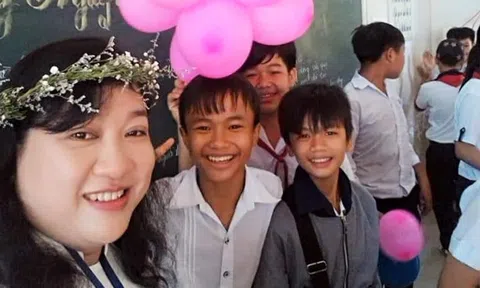 Cô giáo ôn tiếng Anh miễn phí cho học sinh nghèo, từ cảm hứng người thầy năm xưa