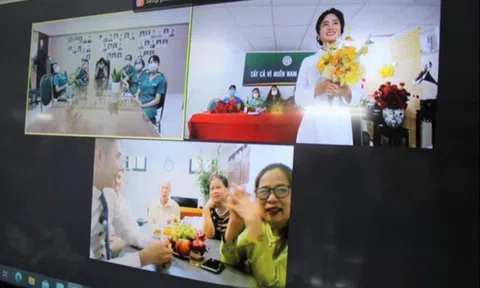 Nhìn lại khoảnh khắc của cô dâu chống dịch trong mùa cưới hỏi online 2021