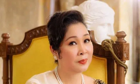 Hồng Vân giải thích lý do bỏ danh hiệu NSND khỏi tên fanpage