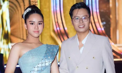 Bella Vũ gây chú ý trên thảm đỏ với bộ đồ ấn tượng của NTK Nguyễn Minh Tuấn