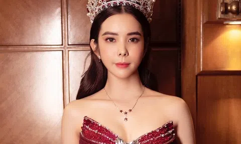 Huỳnh Vy xinh đẹp, gợi cảm ngồi ghế giám khảo Hoa hậu Du lịch thế giới 2022