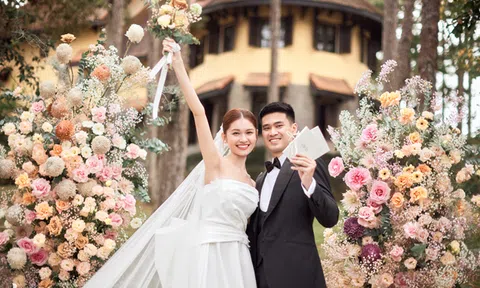 Vợ chồng á hậu Thùy Dung hé lộ khoảnh khắc đọc lời thề đầy xúc động