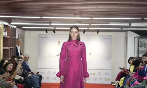 Ra mắt và trưng bày các thiết kế áo dài của NTK người Ý tại Hà Nội 