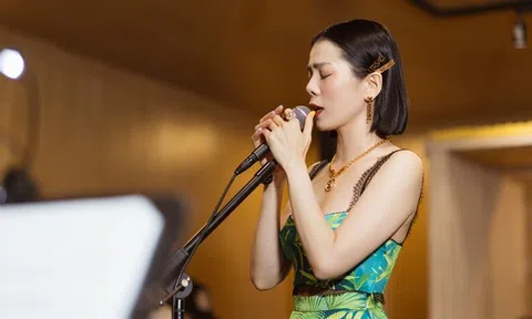 Lệ Quyên khoe khéo vòng một gợi cảm khi tập luyện cho Love Concert