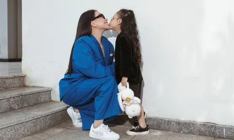 Trà Ngọc Hằng và con gái Sophia diện đồ ton sur ton mừng 8/3