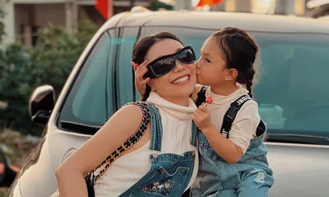 Trà Ngọc Hằng và con gái Sophia diện trang phục đồng điệu 