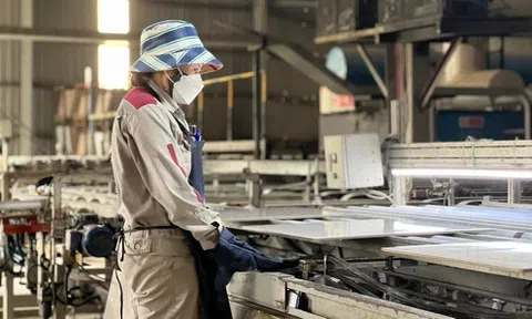 Đề xuất doanh nghiệp hỗ trợ tiền gửi trẻ cho NLĐ có con dưới 6 tuổi khi làm thêm