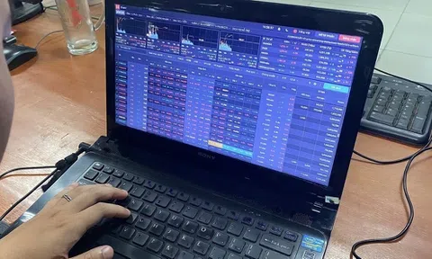 Cổ phiếu đầu cơ "nổi sóng" sau tin rút ngắn thời gian giao dịch