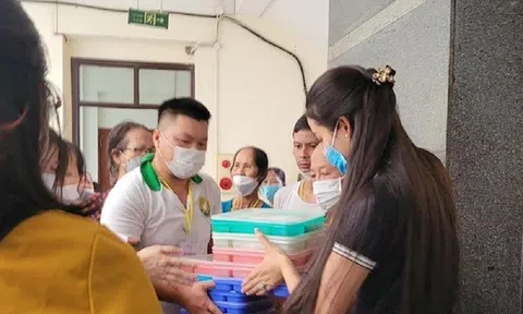 Sao Việt: Vừa về Việt Nam, Phạm Hương đã ghi điểm trong lòng người hâm mộ