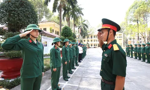 Ngày Quốc tế phụ nữ 8/3: Hình ảnh “đẹp và mạnh mẽ” của nữ tân binh ngày đầu nhập ngũ