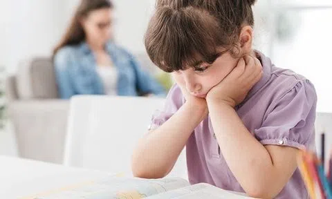 Con lười vì bố mẹ quá chăm lo