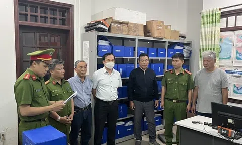 Khởi tố 2 đăng kiểm viên "phù phép" hồ sơ hoán cải tàu