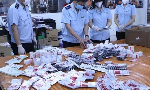 Kỷ luật người đứng đầu khi để nhân viên hàng không buôn lậu