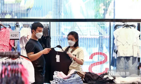 Người giàu Việt Nam đang tiêu tiền ít đi