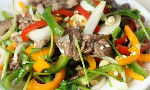 Ngày nắng nóng vào bếp làm ngay món nộm bò ớt chuông thanh mát hấp dẫn