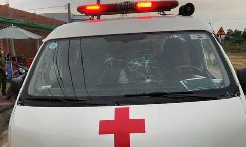 Trà Vinh: Truy tìm thanh niên đập vỡ kính xe cấp cứu