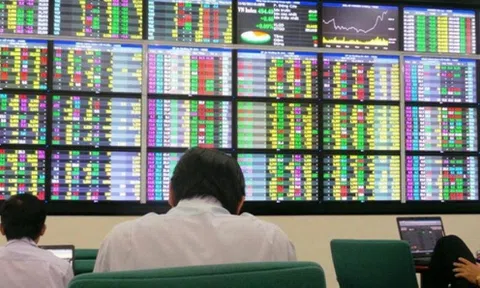 VN-Index vượt mốc 1.100 điểm, tâm điểm "gom" cổ phiếu chứng khoán