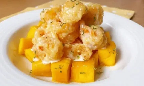 Món ngon cuối tuần: Cách làm salad tôm xoài thanh mát ngày hè