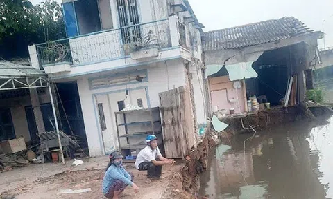 Bản tin 22/6: Sạt lở trong đêm, 3 căn nhà chìm xuống sông