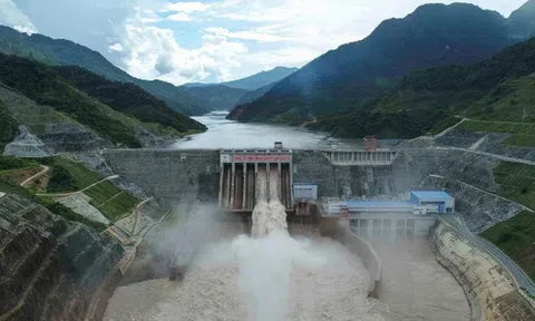 Hồ thủy điện nhỏ điều tiết nước lũ, các hồ lớn vẫn hạn chế phát điện