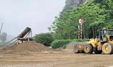 Vì sao giá cát Hà Tĩnh cao gấp nhiều lần Quảng Bình và Nghệ An?