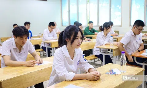 Điểm thi tốt nghiệp THPT: Tiếng Anh trung bình đạt 5,45, Ngữ Văn có 1 điểm 10
