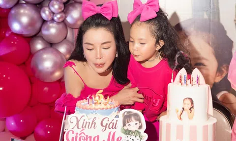 Mẹ con Trà Ngọc Hằng diện tông hồng trong ngày sinh nhật