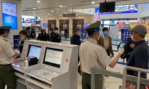 Nữ hành khách bị cấm bay 1 năm vì dùng giấy tờ giả