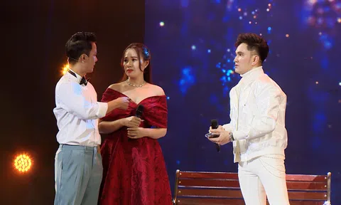 Tiết Cương, Lâm Chấn Huy, Vũ Quốc Việt hào hứng diễn tiểu phẩm minh họa cho thí sinh