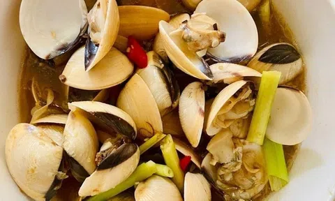 Món ngon cuối tuần: Cách làm ngao hấp kiểu Thái chua cay đậm đà
