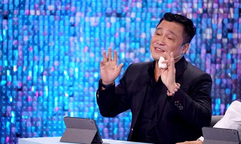 Lý Hùng toát mồ hôi vì nhảy quá sung khi thí sinh hát Người hãy quên em đi