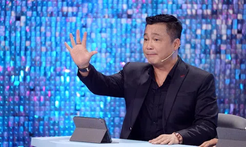 Lý Hùng hoang mang vì nam thí sinh liên tục giơ số 1 và 5 khi hát