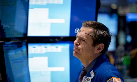 Đồng bạc xanh chạm đáy 3 tháng, giá dầu tăng vọt