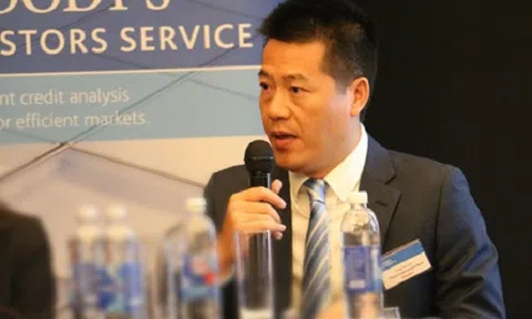 Thị giá đi xuống, loạt lãnh đạo ngân hàng tranh thủ gom cổ phiếu