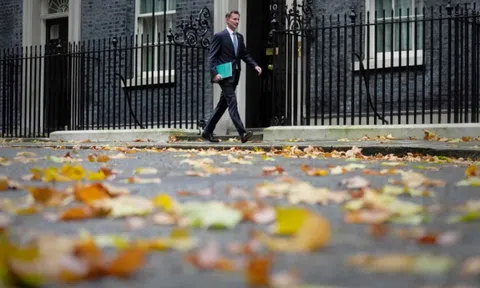 Kinh tế suy thoái, chính phủ Anh “thắt lưng buộc bụng”