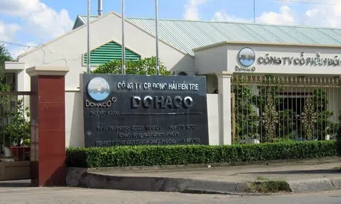 Chủ tịch công ty giấy bị bán giải chấp CP, lãnh đạo khác liên tục gom hàng