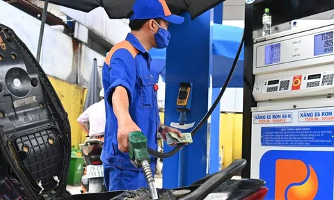 Giá xăng ngày mai có thể giảm 1.000 đồng/lít