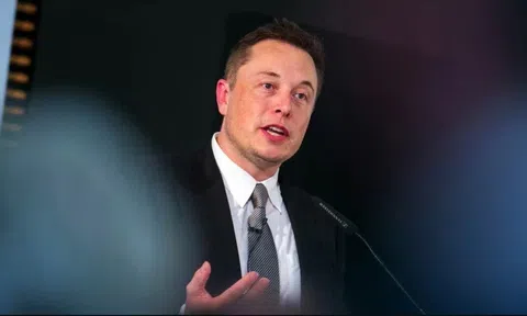 Elon Musk lấy lại ngôi vị giàu nhất thế giới trong phút chốc