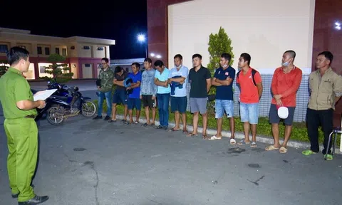 Bạc Liêu: Bắt quả tang 11 đối tượng chơi xóc đĩa ăn tiền