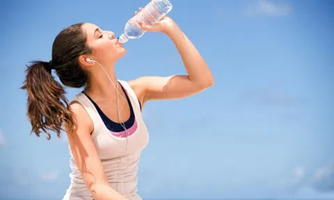 Cách uống nước giúp làm chậm quá trình lão hóa, kéo dài tuổi thọ