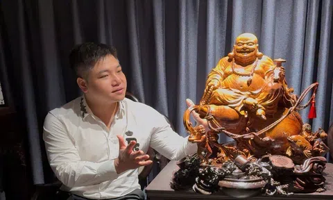 Nhà sưu tầm Thái Hoàng chia sẻ về tác phẩm gỗ độc bản “Di Lặc Phúc Tài Hội Tụ”