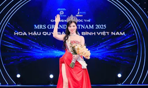 Nữ cán bộ ngành khoa học Nguyễn Thị Thưa đăng quang Mrs Grand Vietnam 2025