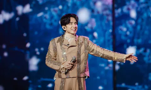 Đan Trường xúc động trong live concert 30 năm ca hát: "Khán giả cũng là thanh xuân của tôi"