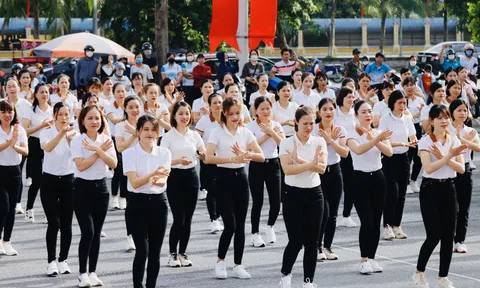 Đẩy mạnh phong trào rèn luyện thể dục thể thao trong ngành giáo dục