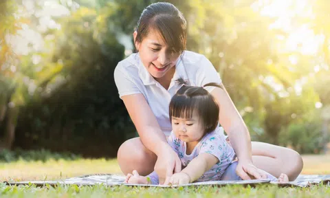 Trò chuyện với con như thế nào giúp bé phát triển tư duy tối ưu?