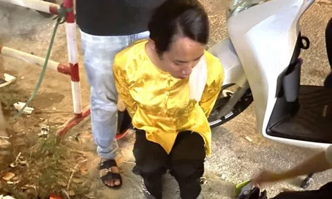 Diện quần áo bà ba, giả gái đi buôn ma túy