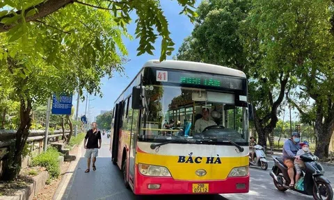 Cần nhìn nhận thế nào khi doanh nghiệp xe buýt "cạn tiền", phá sản?